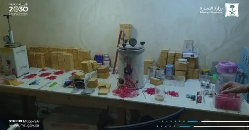 إغلاق مشغل ذهب والقبض على 4 آسيويين وعرب