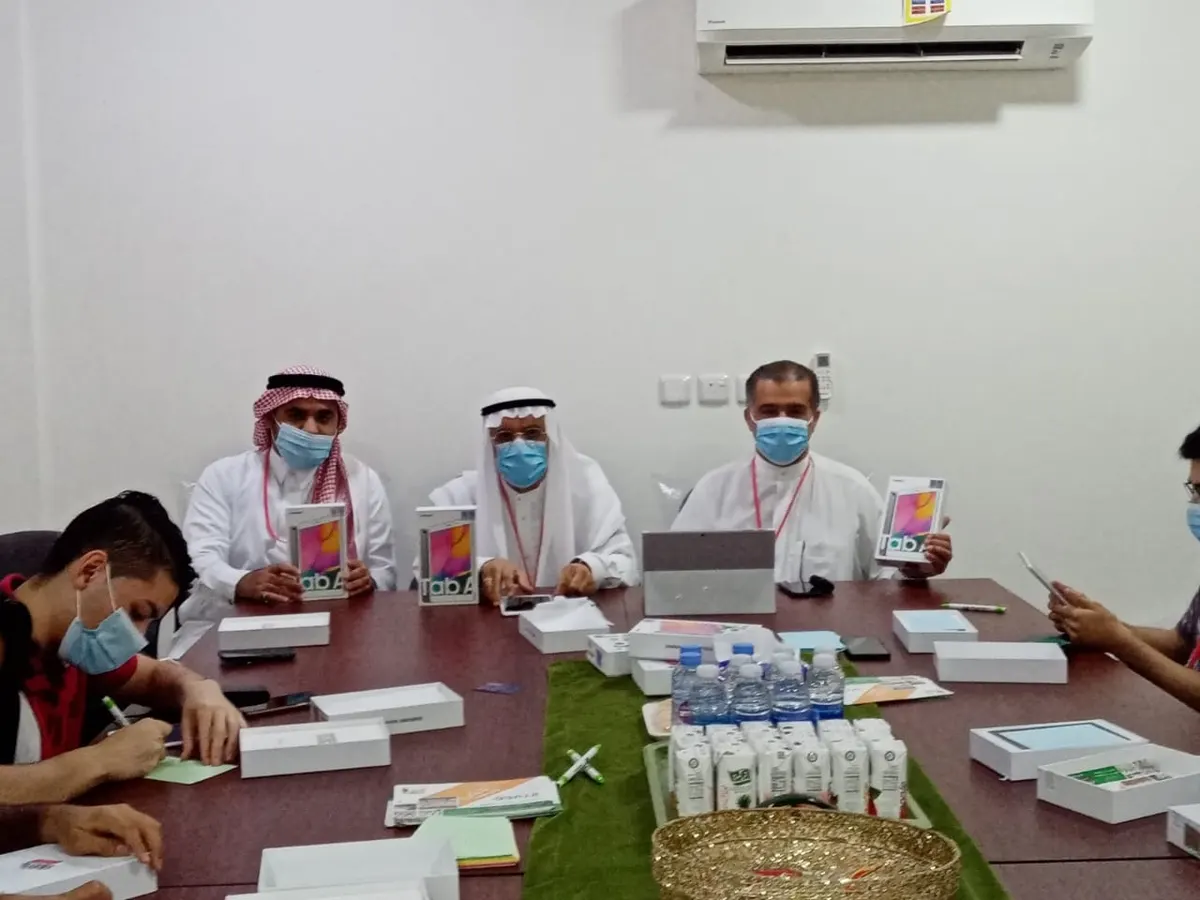 صفوى.. “حملة عطاء” تجمع 150 ألف ريال لتأمين حواسيب لأبناء المُتعففين