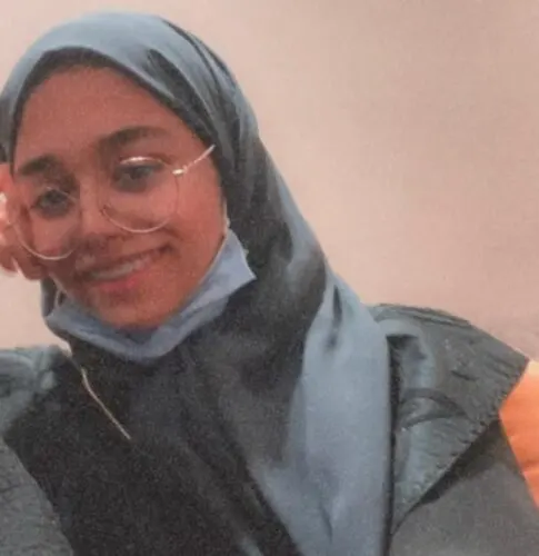 خديجة تترقب السبت.. للفوز بجائزة “اقرأ”