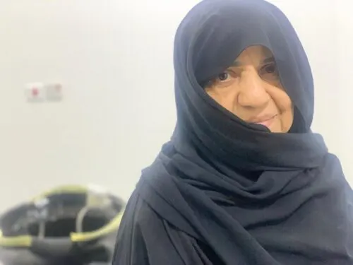 نزيهتان وعفيفة نقلن مكياج فنانات مصر وأميرات بريطانيا إلى نساء القطيف