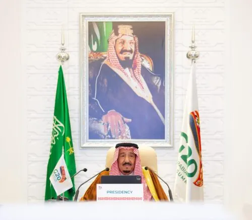 خادم الحرمين: المملكة تشجع الاقتصاد الدائري للكربون لتخفيف حدة التحديات المناخية