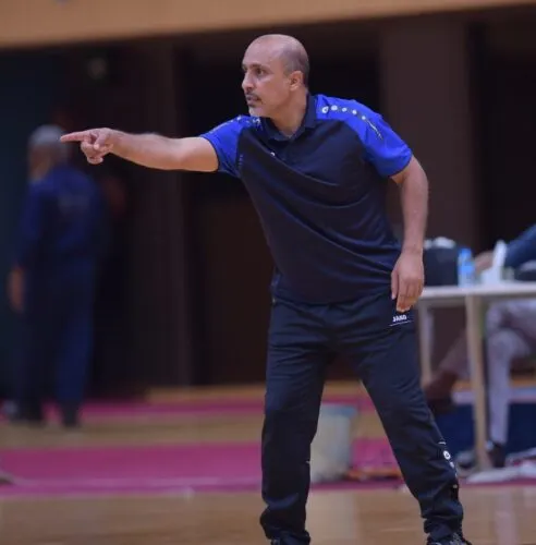 العباس مدرب الخويلدية يُغمى عليه بعد “الهبوط”.. والنادي يتجاوز الشباب