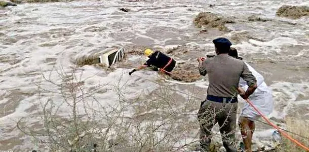 الدكتور المسند يدعو إلى تطبيق 3 عقوبات بحق المتهورين في السيول