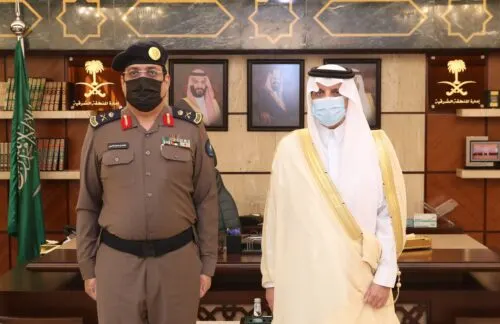 الأمير سعود بن نايف يقلد مدير “دفاع الشرقية” رتبة لواء