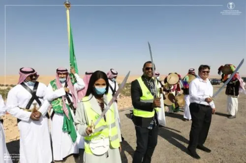 ماذا يفعل 45 سفيراً في حريملاء؟ يزرعون شتلات “ليجعلوها خضراء”