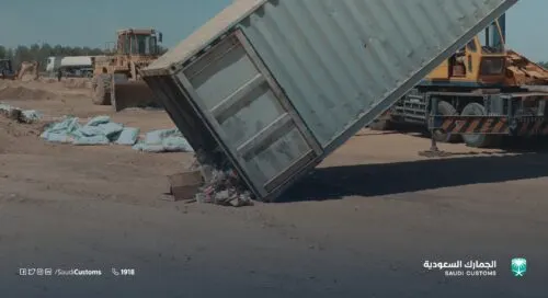 الجمارك تتلف مليوني سلعة مغشوشة.. بينها إكسسوارات جوالات وسيارات