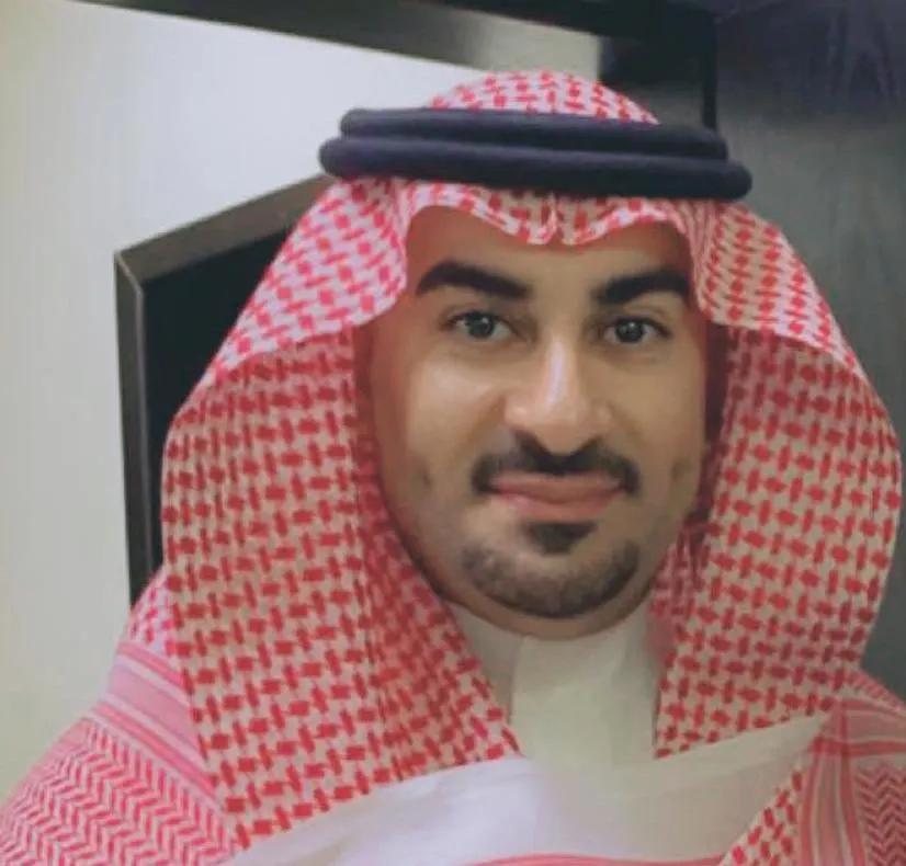التشكيلي عبدالله الحبيب ينقل 50 وجهاً من المجهول إلى المعلوم