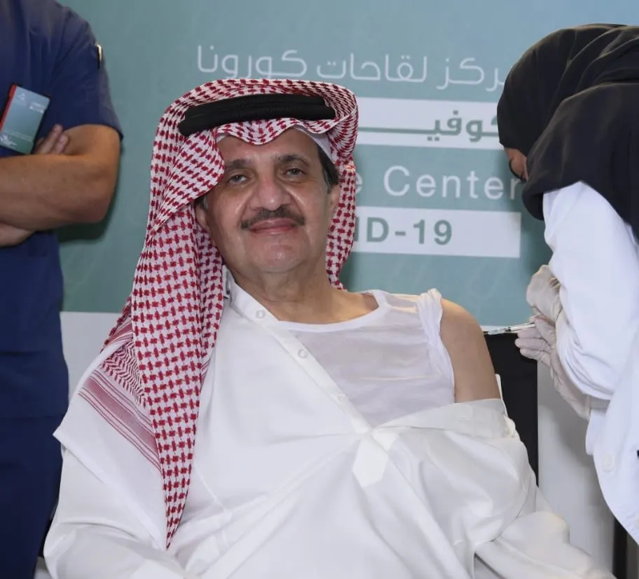 أمير الشرقية بعد تلقيه الجرعة الأولى: ننصح ولا نُجبر بتلقي لقاح كورونا