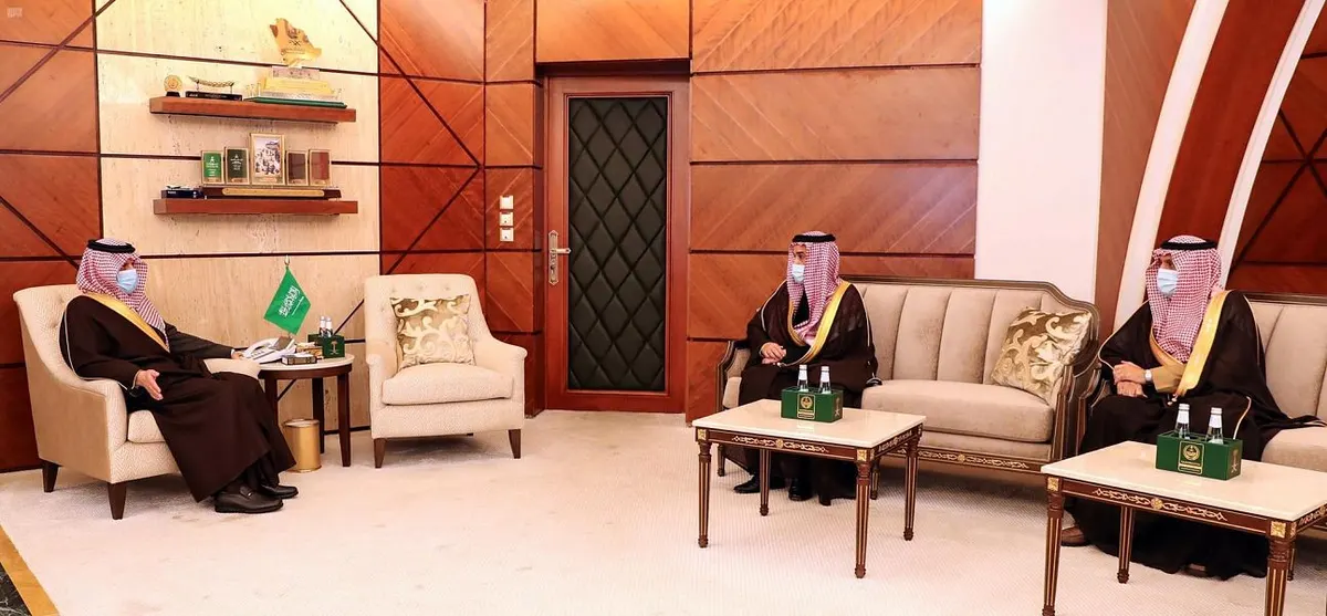 أمير الشرقية يُدشن مسابقة “تصميم حي سمايا” ويطلع على برامج “مرافق”