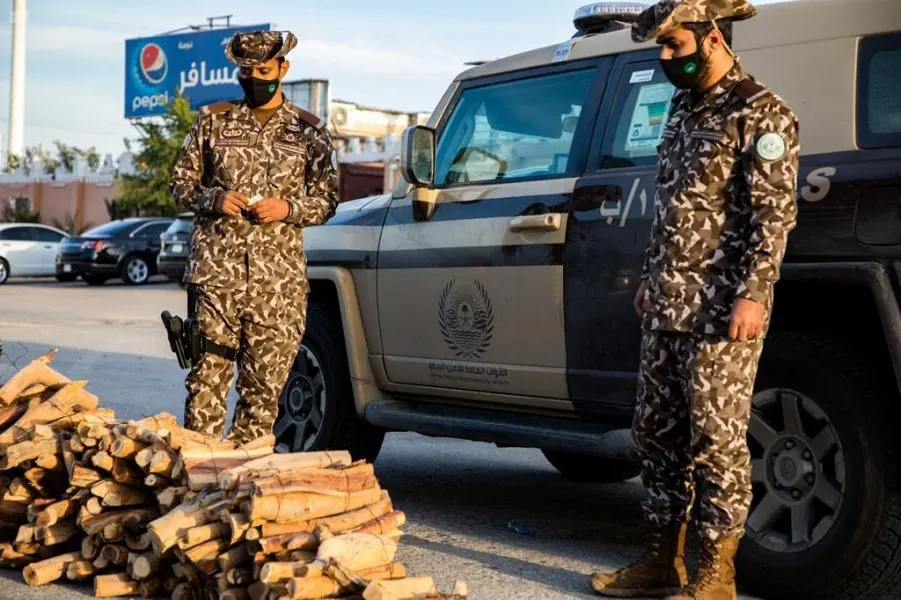 ضبط 17 طناً من الحطب المحلي المُعد للبيع