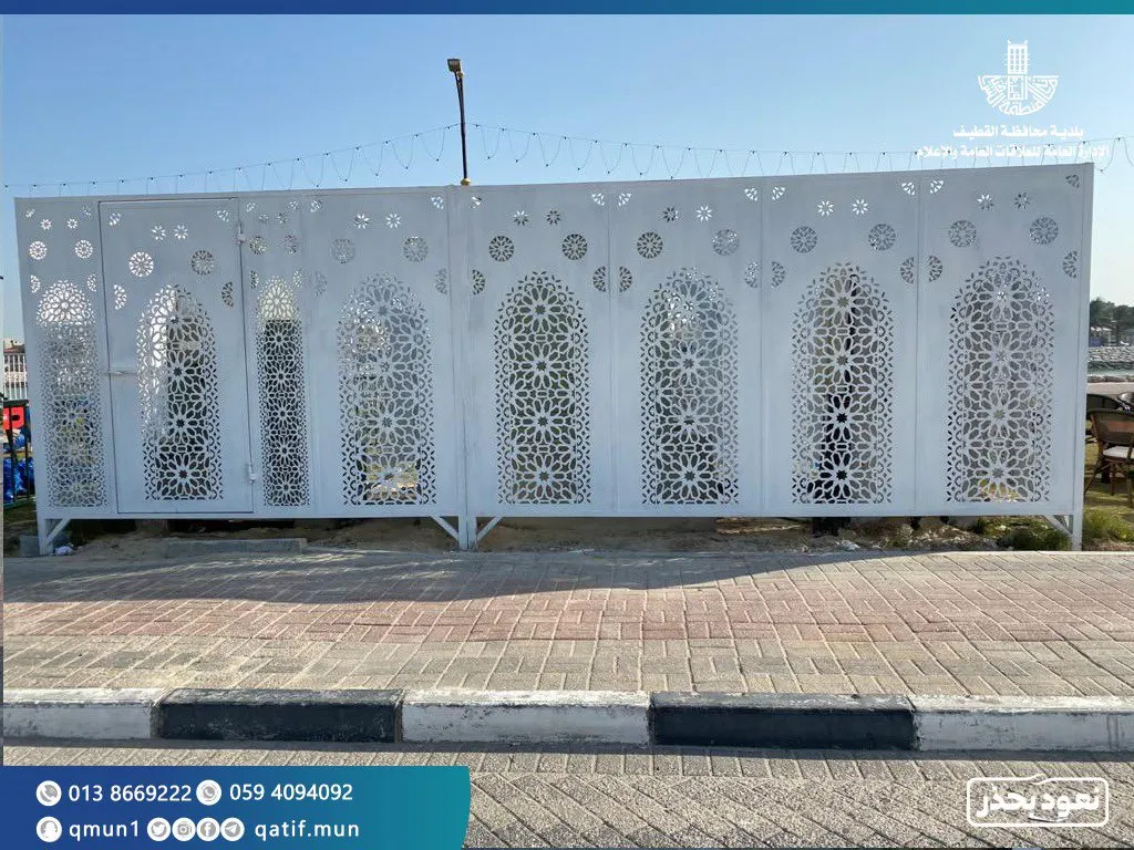 سواتر جمالية مُزخرفة لتغطية محولات الكهرباء وسط القطيف