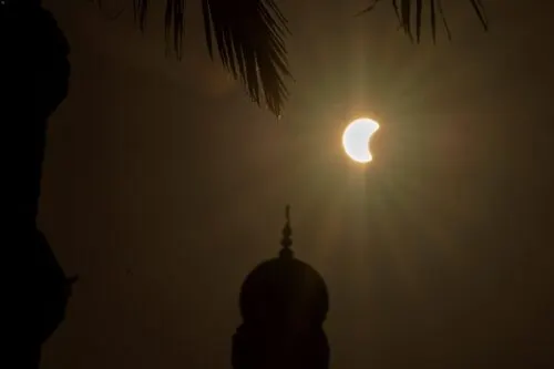 غداً.. العالم يشهد آخر كسوف حلقي للشمس في 2020