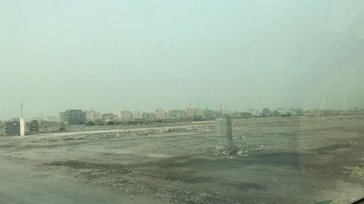 بعد يومين من رومانسية المطر على الشرقية.. الغبار “خرَّبها”