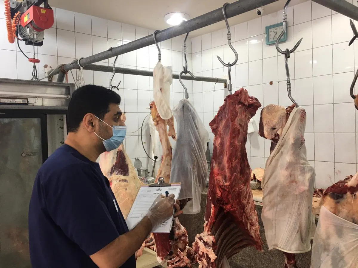 961 جولة تُسفر عن 8 مُخالفات في أسواق الشرقية.. وردم حفر الخفجي