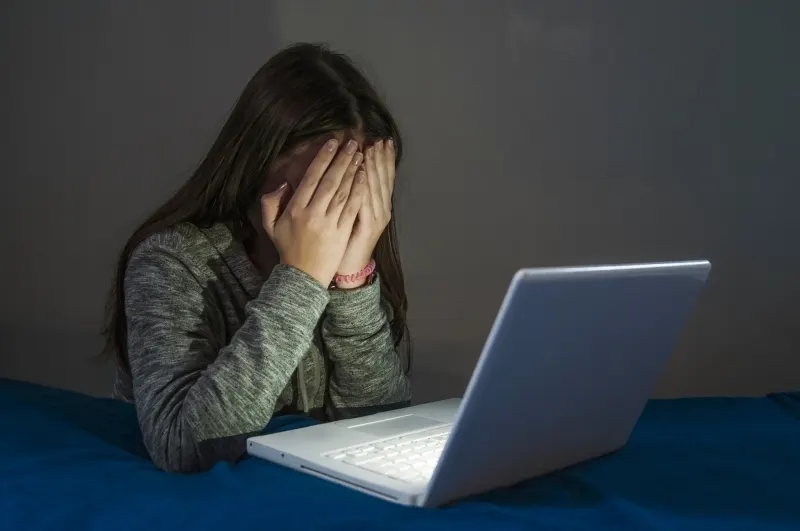 دراسة من القطيف تحذّر من تنامي “التنمّر الإلكتروني” في المدارس