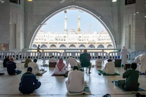 الخميس لـ”صُبرة”: أئمة المساجد بريئون من التهاون مع “كورونا”.. التفريط من المصلين