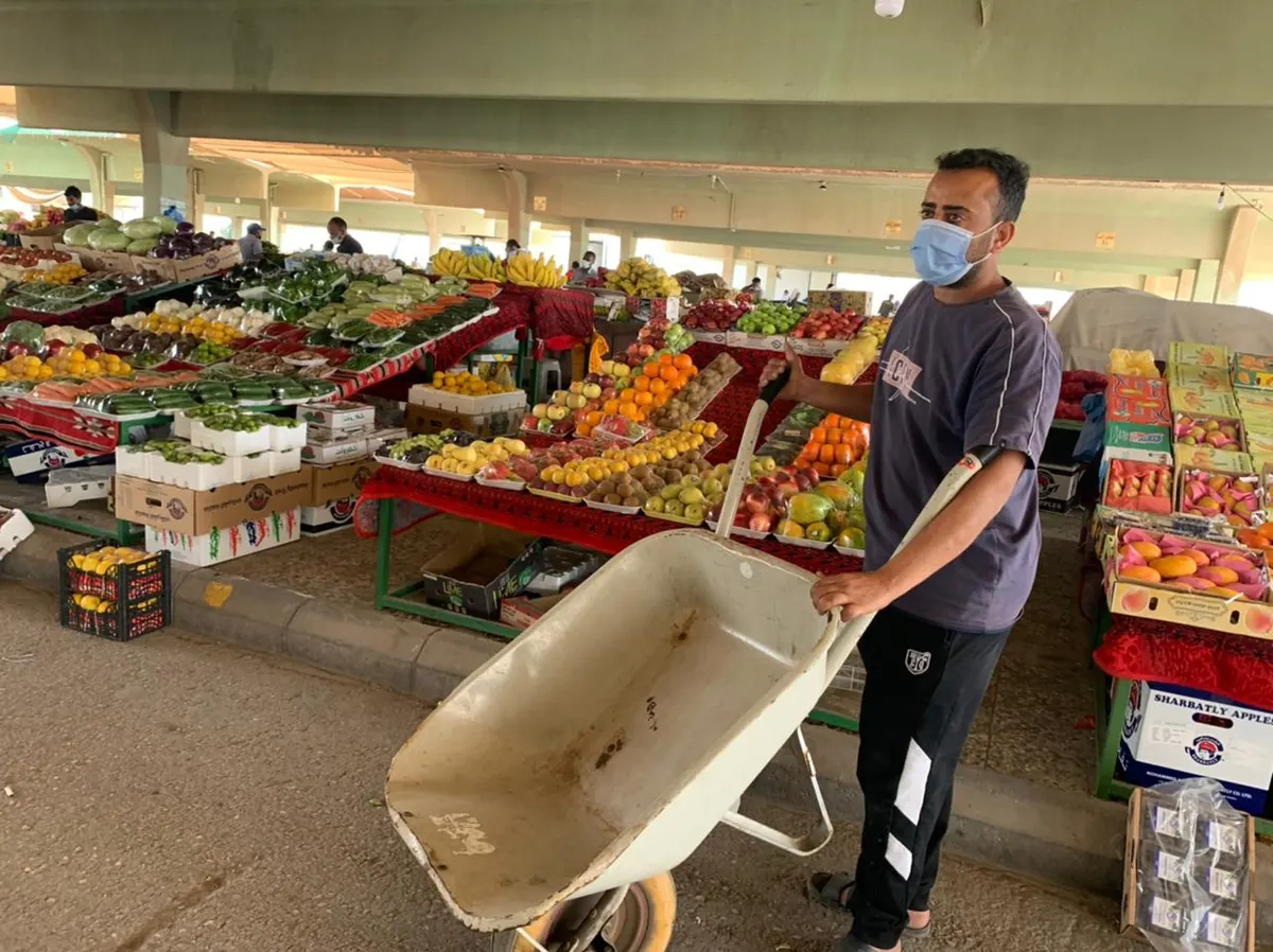 “گاري” عماد يُغنيه عن الناس.. ويحميه من البطالة…!