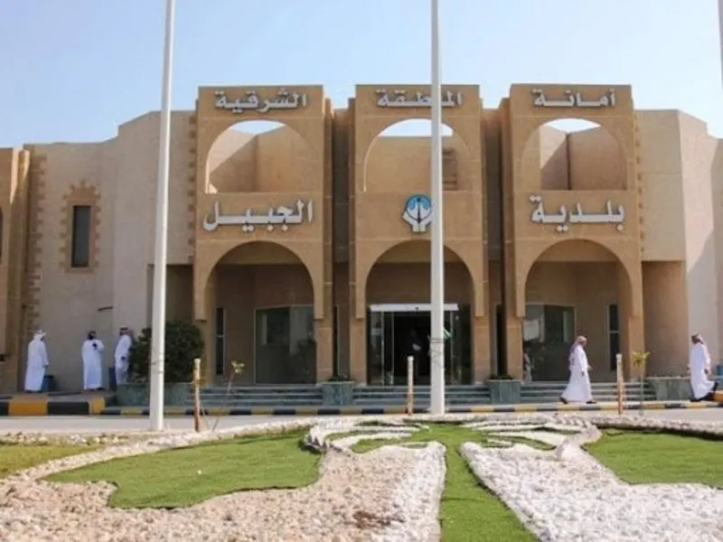 [أسماء] ترقية 9 موظفين وعمال في بلدية الجبيل