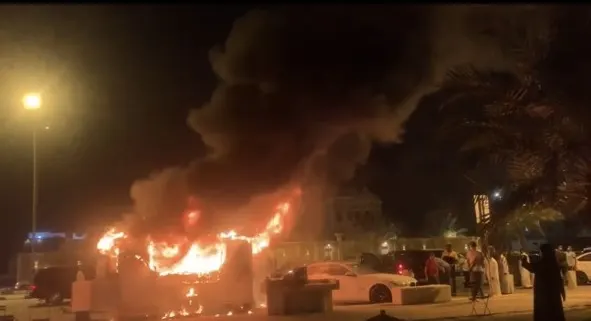سيهات.. نيران اسطوانة غاز تلتهم “فود ترك”.. و”بي أم دبليو” جزئياً