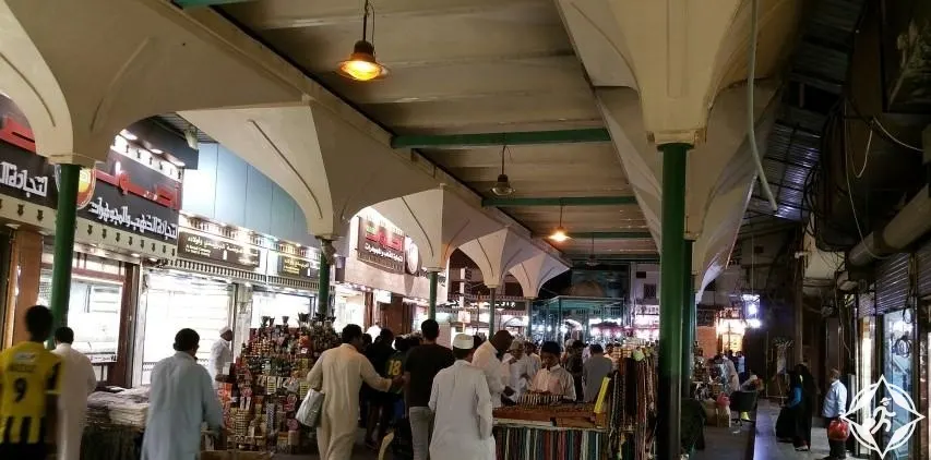 في سوق شعبي.. 6 باكستانيين “عصَّبُوا”.. فتعاركوا.. فتحركت الشرطة