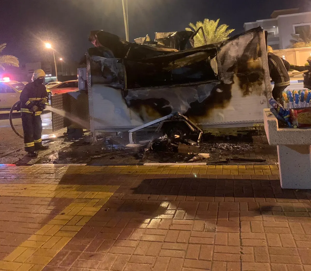 النيران أحرقت حُلم آل خليفة على كورنيش سيهات.. ماذا سيقول لأسرته؟