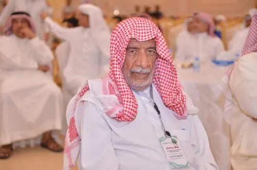 “أبو الوفاْ”.. أيقونة عوامية عاشت في الهامش 60 سنة.. وشاركت في رفع راية “السلام”