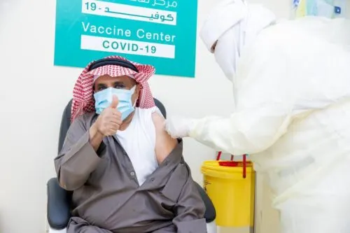“الغذاء والدواء”: لم نتلقّ أي بلاغ ضد لقاحات كورونا