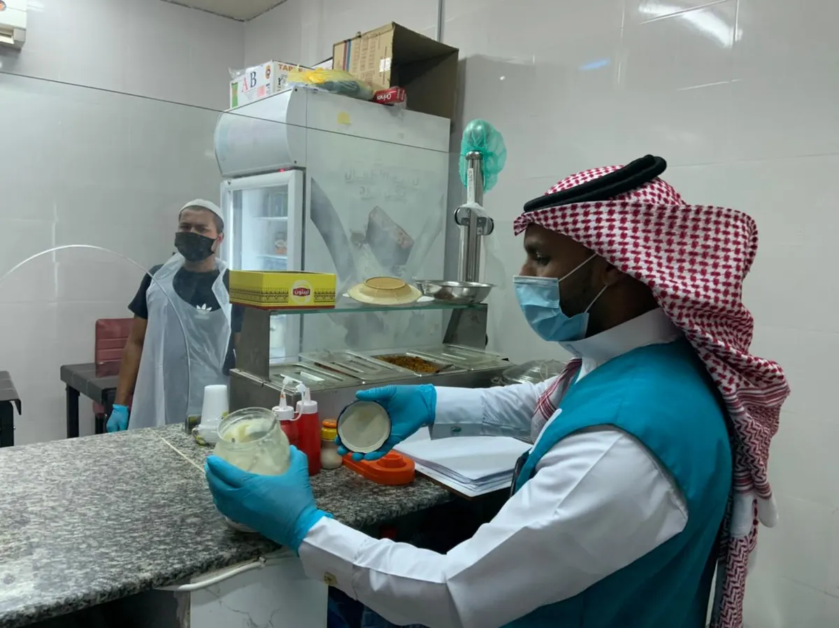 إغلاق 5 محال في الشرقية.. والسماح لـ64 مطعماً في الخُبر بإشغال الأرصفة