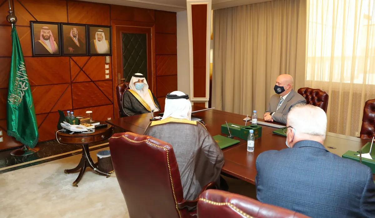 أمير الشرقية يطّلع على برامج تأهيل السعوديين للتدريب في مجال الطيران