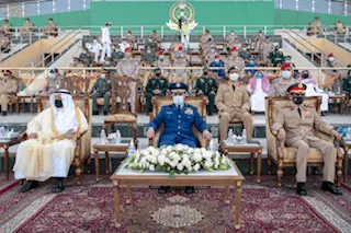 نيابة عن ولي العهد.. رئيس هيئة الأركان يرعى تخريج الضباط الجامعيين