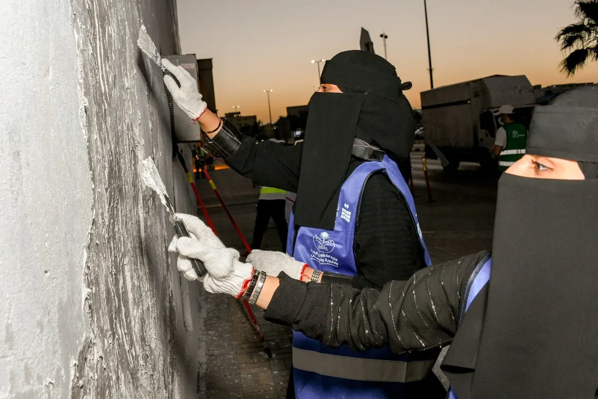 [الدمام] متطوعو “عمار السعودية” يطورون 70 منزلاً في حي الدواسر