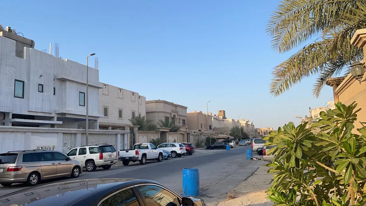 مياه “شاطئ” القطيف.. أنت وحظك.. يوم “حلو” ويوم “مالح”