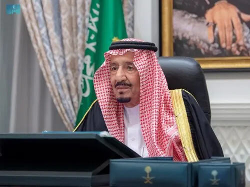 خادم الحرمين يوجه بالوقوف إلى جانب الجزائر في جهودها لمكافحة الحرائق