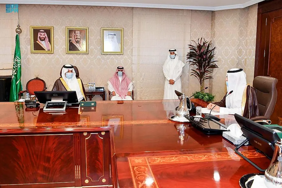 بينها القطيف.. أمير الشرقية يطلع على منظومة المياه في الشرقية.. ويفتتح واجهة “السيف”