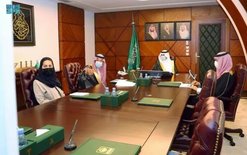 أمير الشرقية يطلع على أنشطة وزارة السياحة وبرامجها في المنطقة