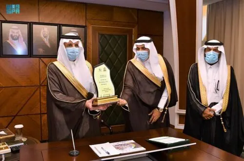 أمير الشرقية لـ”أمانة المنطقة”: ارصدوا أي شاحنة ترمي أنقاضاً داخل الأحياء