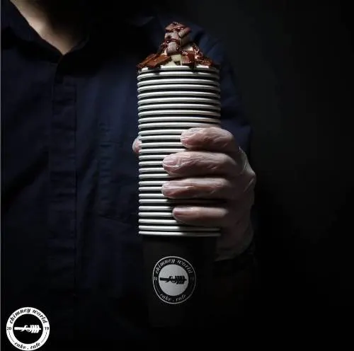 تشيمني ورلد كوفي شوب.. الإبداع في الحلويات