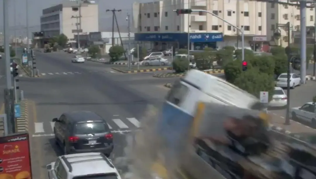 “مرور عسير”: المكابح سبب حادث الشاحنة “الفظيع”