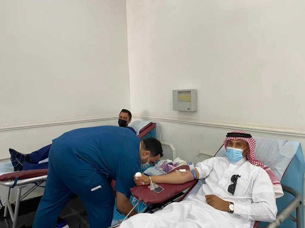 عنك.. 24 متبرعاً بالدم للمرضى