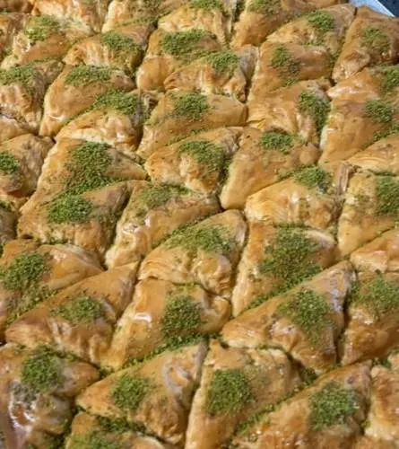 ركن أزاد.. أفندينا.. حلا العيد عندنا