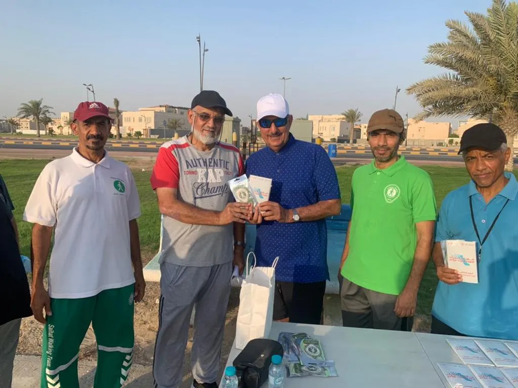 اتحاد “الرياضة للجميع” يكرم مُشاة سيهات للمشاركة في “يوم البيئة العالمي”