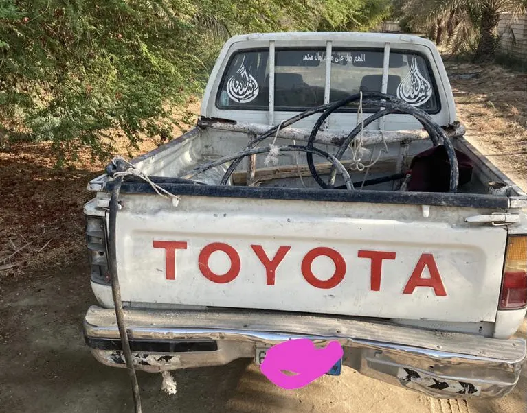[صور] حرامية كابلات يهربون عن “الجمل بما حمل” في تاروت