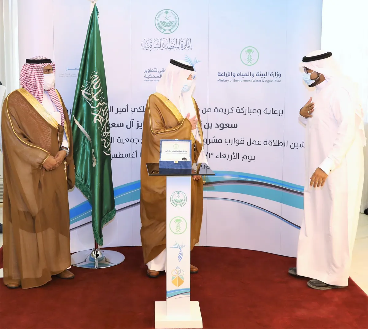 أمير الشرقية يدشن “صياد” ويسلم 186 شاباً قواربهم