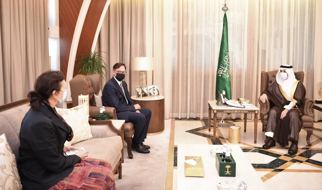 أمير الشرقية يستقبل نائب رئيس البعثة الأميركية