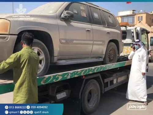 إلى أصحاب السيارات المُهملة في القطيف.. سـ«تُسحب» وستدفعون الغرامة