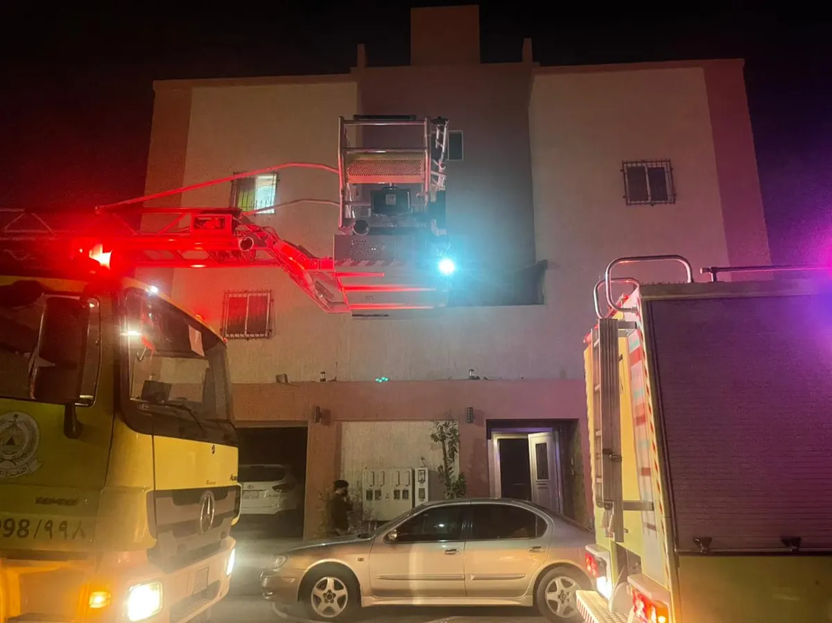 [العوامية] إنقاذ 6 محتجزين من منزل شهد حريقاً في العوينة.. بينهم نساء وأطفال