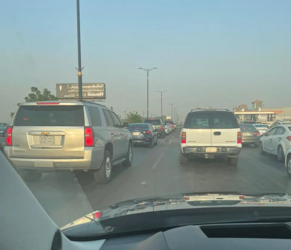 [صور] «خبصة القطيف» تنحسر نسبياً وتاروت تتنفس.. في انتظار نهاية الأسبوع