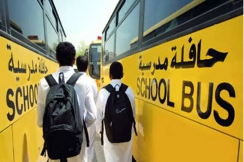 الوقود و”كورونا” يشعلان أسعار النقل التعليمي.. والطلبة والآباء حائرون