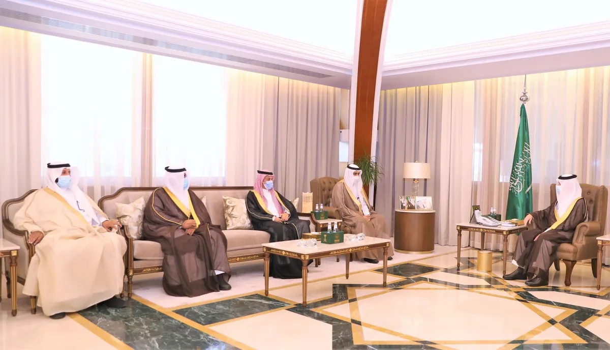 أمير الشرقية يُهنئ طلبة المنطقة بعودتهم إلى مقاعد الدراسة