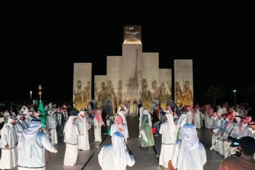 [اليوم الوطني] الخبر بين السوريالية والتجريد: حين ترقص نافورة على إيقاع العرضة السعودية